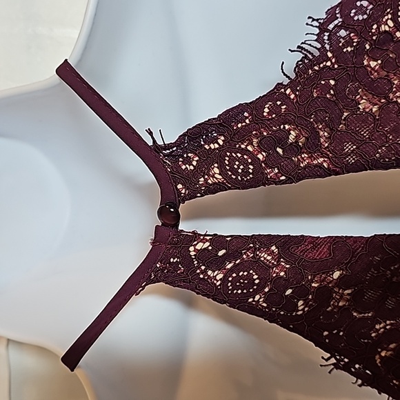 Francesca's dress, NWT, XS, high neck, bare shoulders, lacey maroon color - Picture 11 of 15